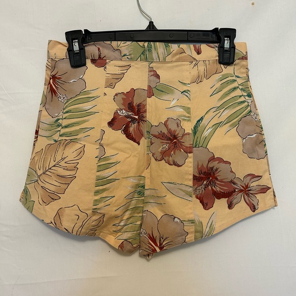 Urban Outfitters Lisa Marie Button-Down Short Size Medium - Picture 5 of 7